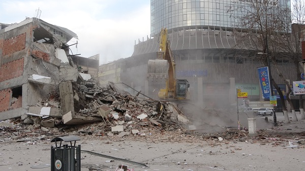 Foto - Ciğer satarken depreme yakalandı! Hayat tam normalleşti derken
