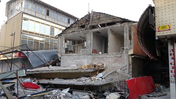 Foto - Ciğer satarken depreme yakalandı! Hayat tam normalleşti derken