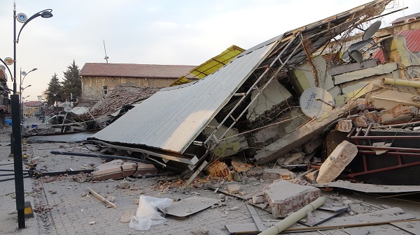Foto - Ciğer satarken depreme yakalandı! Hayat tam normalleşti derken