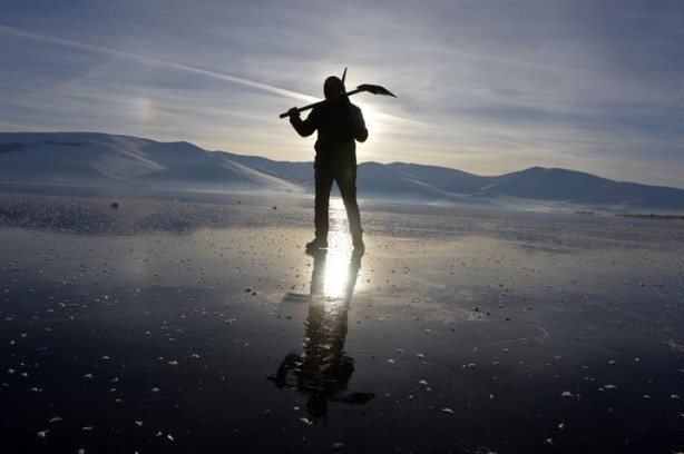 Çıldır Gölü buz tuttu