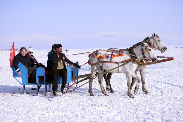Foto - Çıldır Gölü üzerinde turistlerin atlı kızak keyfi