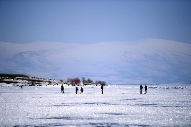 Foto - Çıldır Gölü üzerinde turistlerin atlı kızak keyfi