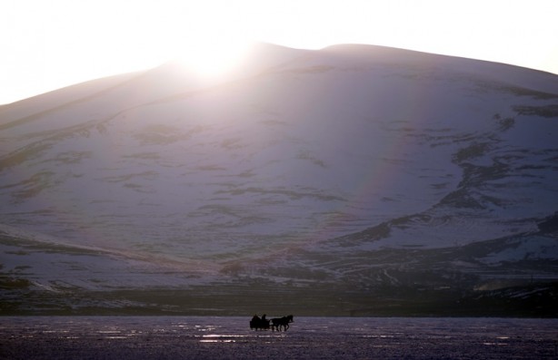 Foto - Çıldır Gölü üzerinde turistlerin atlı kızak keyfi