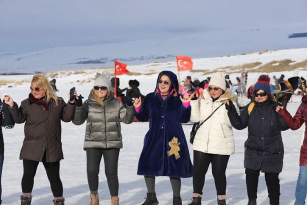 Foto - Çıldır Gölünde güzel şeyler oluyor