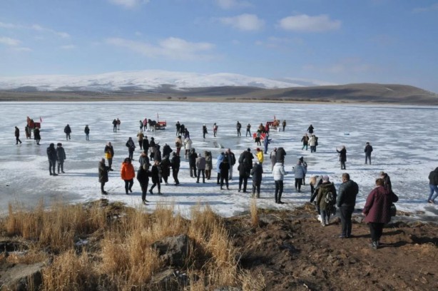 Çıldır Gölü'nde kartpostallık görüntüler