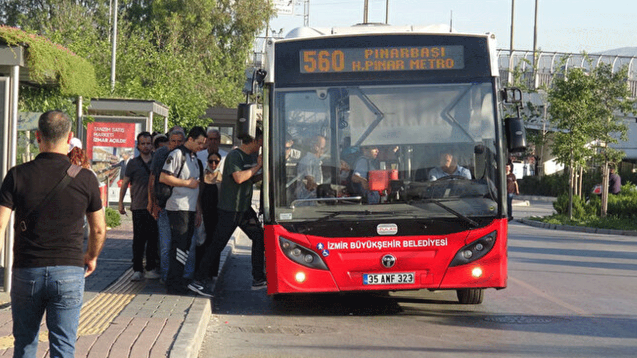 Çile bitmiyor: Burası miting değil çağdaş İzmir'in otobüs durakları!