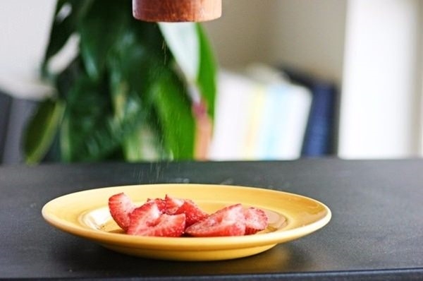 Foto - Çileğin yaprağını ıslatarak bekletin...