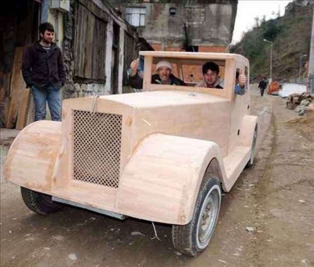 Foto - Çılgın adam ahşaptan otomobil yaptı!