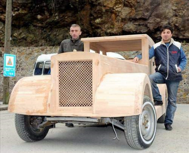 Foto - Çılgın adam ahşaptan otomobil yaptı!