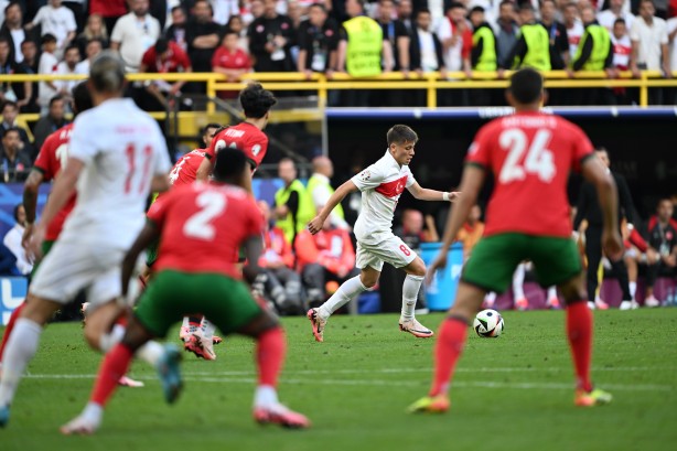 Foto - Çılgınlar gibi destek büyüyor! Arda’ya büyük övgünün sebebi belli oldu…