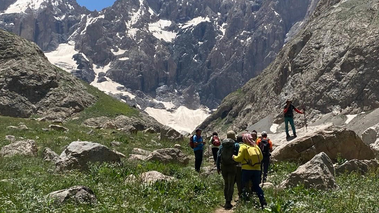 Foto - Cilo Dağı’nda alarm! Türkiye'nin zirvesindeki buzullar eriyor