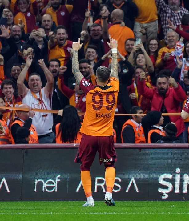 Foto - Cim-Bom gol yağdırdı! Nef Stadı'nda büyük coşku...