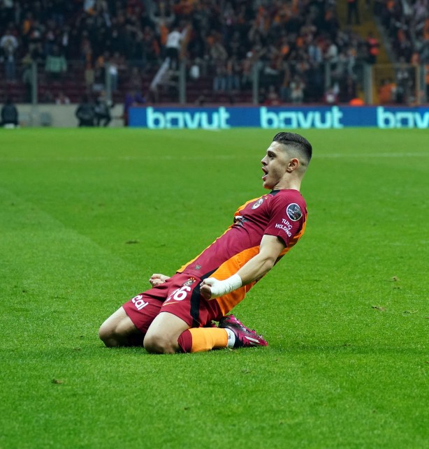 Foto - Cim-Bom gol yağdırdı! Nef Stadı'nda büyük coşku...