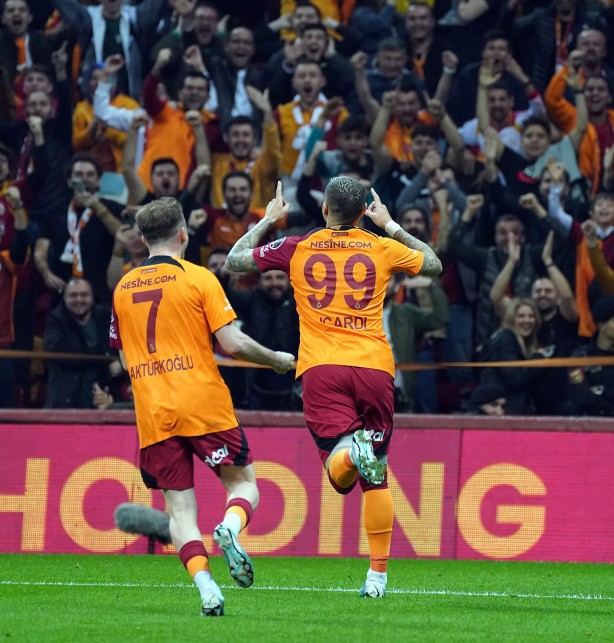 Foto - Cim-Bom gol yağdırdı! Nef Stadı'nda büyük coşku...