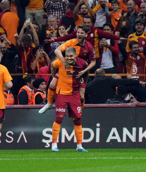 Foto - Cim-Bom gol yağdırdı! Nef Stadı'nda büyük coşku...