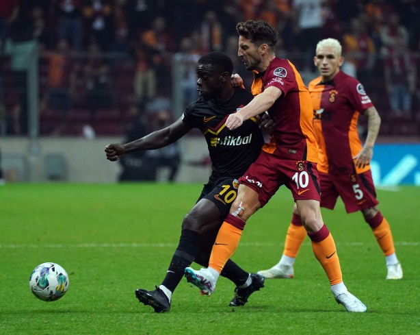 Foto - Cim-Bom gol yağdırdı! Nef Stadı'nda büyük coşku...