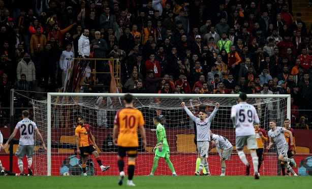 Foto - Cim-Bom'un futbolcuları isyan bayrağını çekti! Skandal sözler...