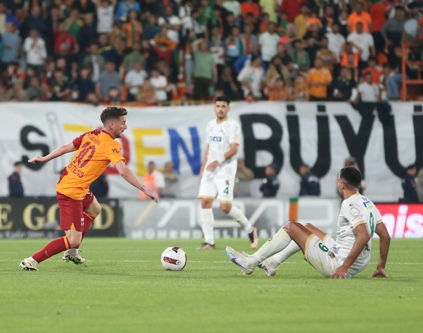 Foto - Cimbom'dan yılın bombası! Stopere dünya yıldızı... Taraftarı ayağa kaldıracak! İngiltere’de resmen hazine bulundu!