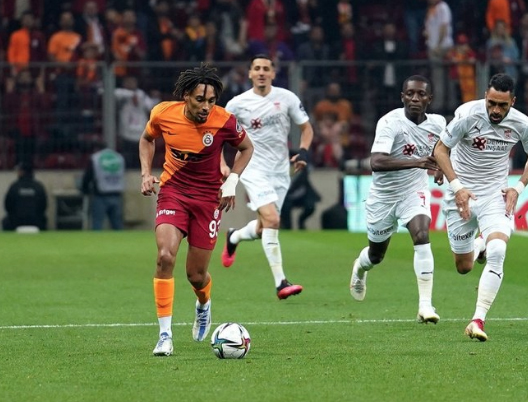 Foto - Cimbom'un yıldızına teklif yağıyor! 7 takım birden...