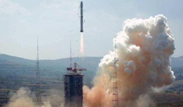 Foto - Çin bunu da yaptı! Beklenmedik gelişme: Yeni uydusunu uzaya fırlattı..