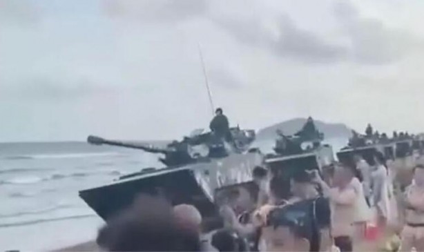 Foto - Çin çıldırdı! Savaş gemileri ve uçakları harekete geçti