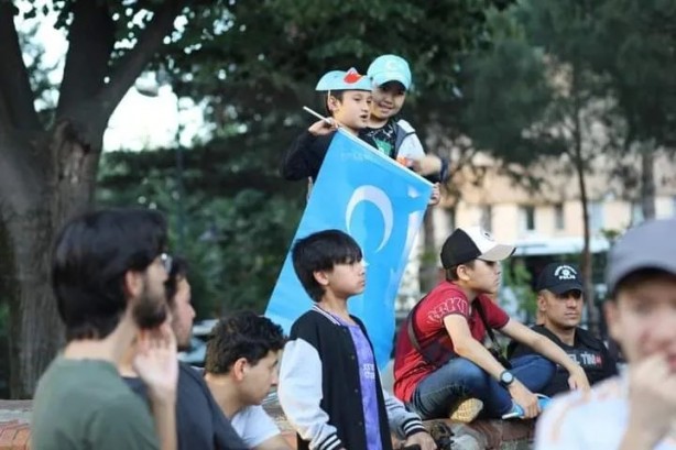 Foto - ‘Çin Halk Müziği ve Dans Gösterisi’ protesto edildi!