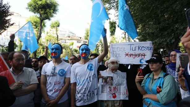 Foto - ‘Çin Halk Müziği ve Dans Gösterisi’ protesto edildi!