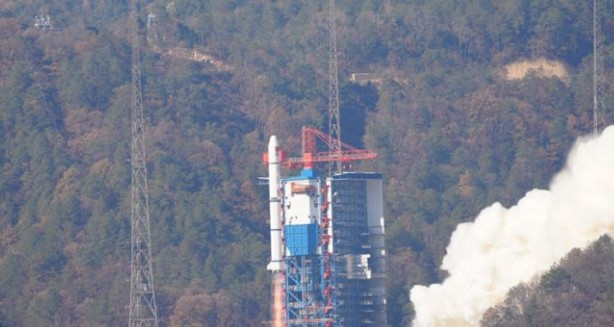 Foto - Çin uzay yarışına devam ediyor! Einstein'ı fırlattı