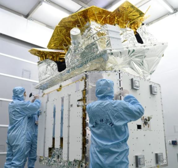 Foto - Çin uzay yarışına devam ediyor! Einstein'ı fırlattı