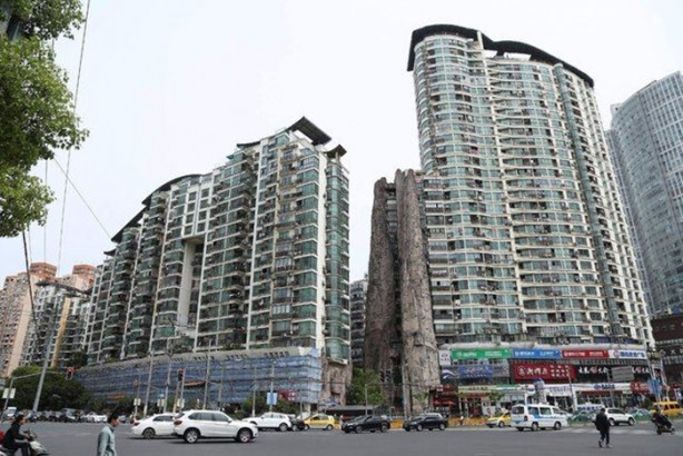 Foto - Çin'de dağ görünümlü bina!