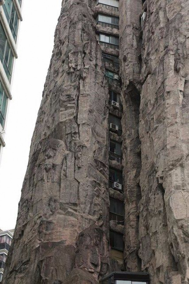 Foto - Çin'de dağ görünümlü bina!