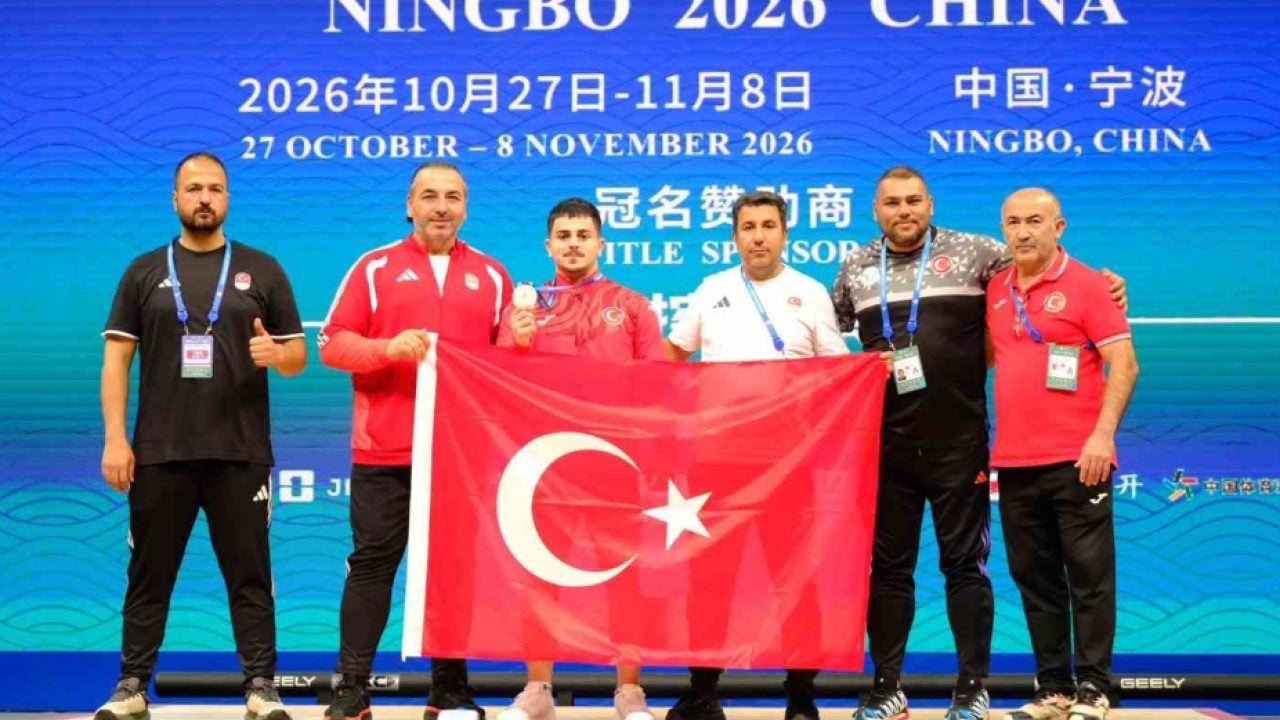 Foto - Çin'de Türk bayrağını göndere taşıdı! Milli halterciden 159 kiloluk kaldırışla dünya ikinciliği