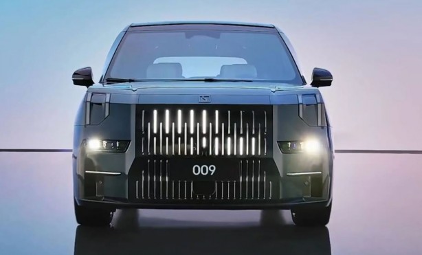 Foto - Çin'in önlenemez yükselişi! İşte dünyanın en hızlı şarj olan aracı