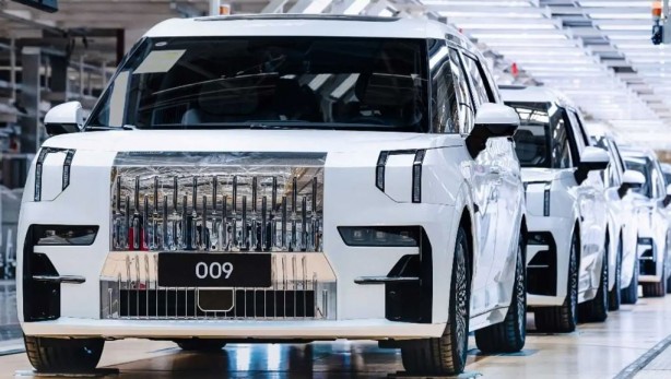 Foto - Çin'in önlenemez yükselişi! İşte dünyanın en hızlı şarj olan aracı