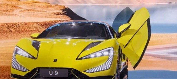 Foto - Çinliler ABD ve Avrupa'yı silmeye kararlı! Dans eden otomobili tanıttılar