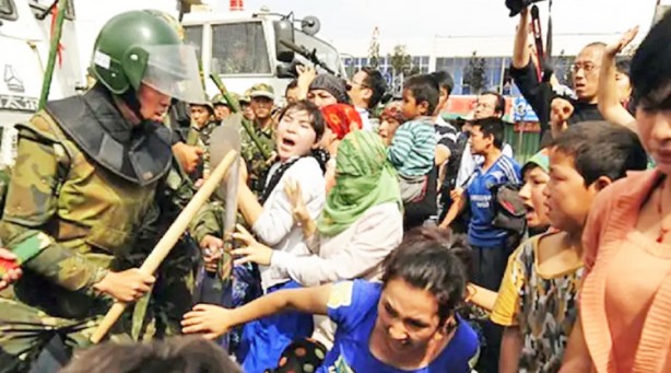 Foto - Çinliler, Müslümanların evlerine zorla giriyor... Mahremiyetin sıfır noktası: Doğu Türkistan... Dayak, cinsel şiddet ve tecavüze uğruyorlar