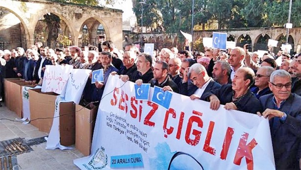 Foto - Çinliler, Müslümanların evlerine zorla giriyor... Mahremiyetin sıfır noktası: Doğu Türkistan... Dayak, cinsel şiddet ve tecavüze uğruyorlar