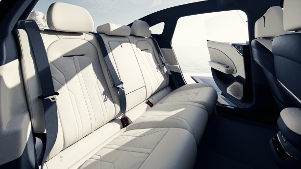 Foto - Çinlilerin yaptığı şey şok etti! 007 resmen piyasada! Yok artık daha neler