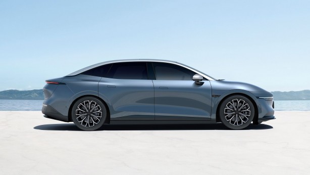 Foto - Çinlilerin yaptığı şey şok etti! 007 resmen piyasada! Yok artık daha neler