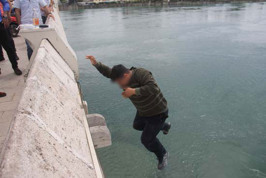 Foto - Cinsel istismara uğrayan çocuk, "annem bana inanmıyor" diyerek köprüden atladı