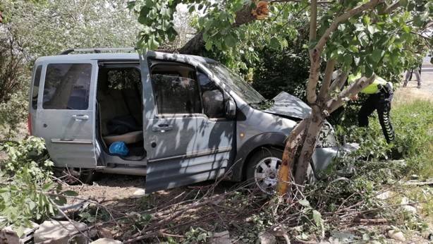 Foto - Cip ile hafif ticari araç çarpıştı: Yaralılar var