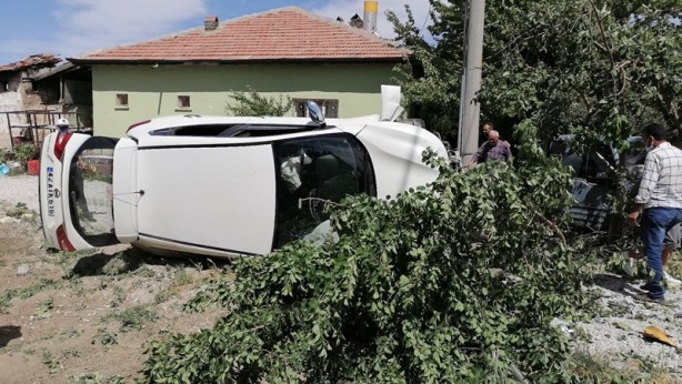 Foto - Cip ile hafif ticari araç çarpıştı: Yaralılar var
