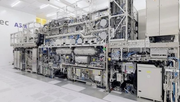 Foto - Çip makinesi üreten ASML, High-NA EUV makinelerini pahalı bulunlara cevap verdi
