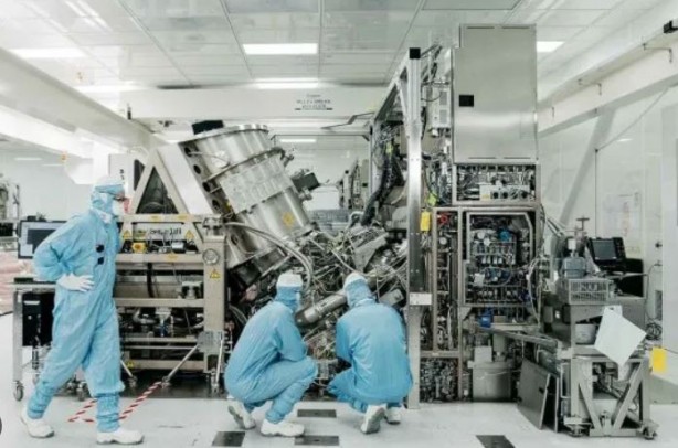 Foto - Çip makinesi üreten ASML, High-NA EUV makinelerini pahalı bulunlara cevap verdi