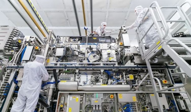 Foto - Çip makinesi üreten ASML, High-NA EUV makinelerini pahalı bulunlara cevap verdi