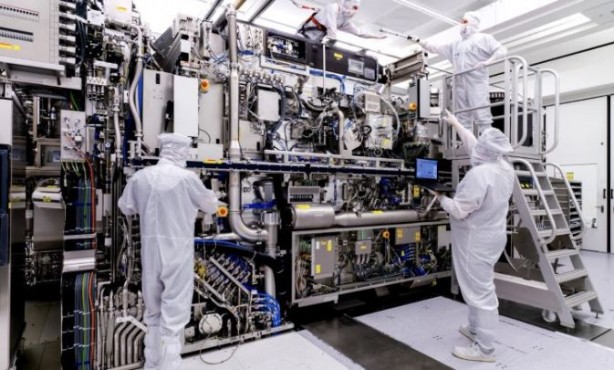 Foto - Çip makinesi üreten ASML, High-NA EUV makinelerini pahalı bulunlara cevap verdi