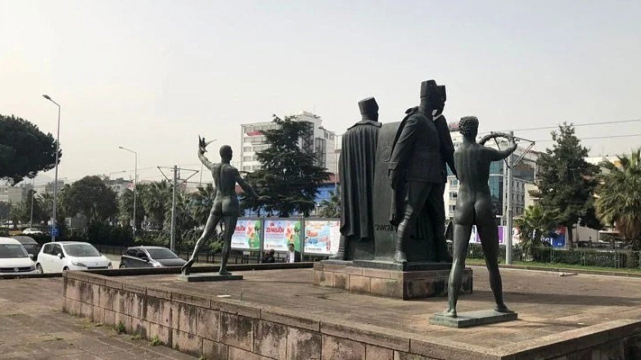 Foto - Çıplak heykel söküldü, Cumhuriyet dertlendi
