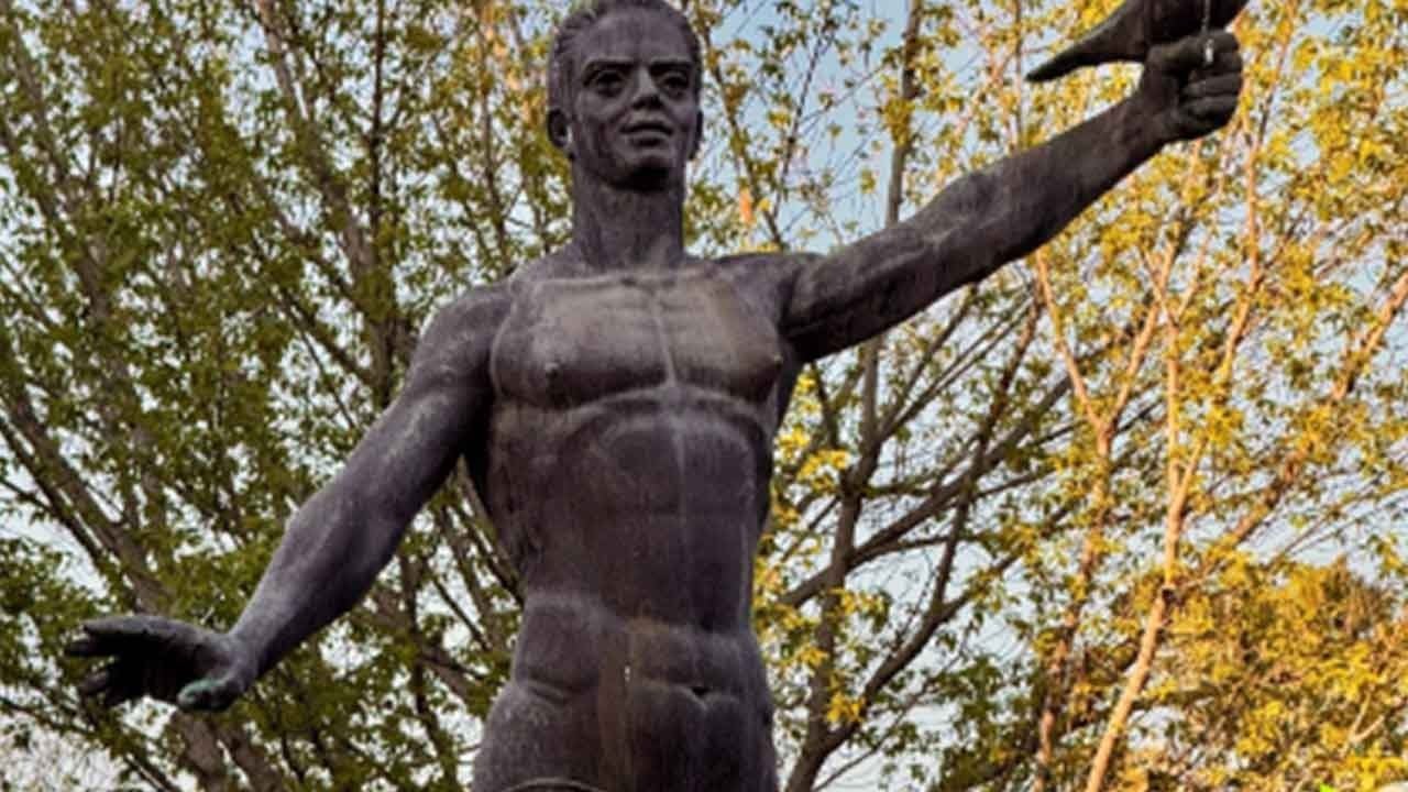 Foto - Çıplak heykel söküldü, Cumhuriyet dertlendi