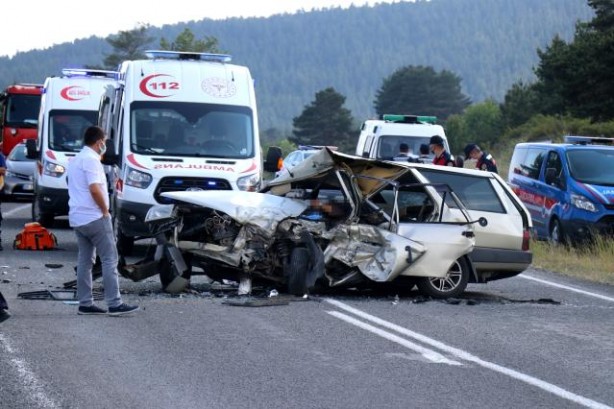 Foto - Ciple çarpışan araç paramparça oldu! Feci kazadan kahreden haber