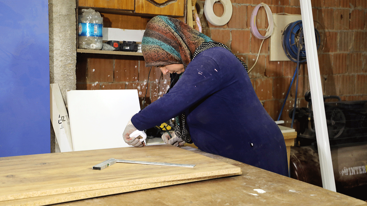 Foto - Çırak bulamayan eşine yardıma gitti, usta oldu